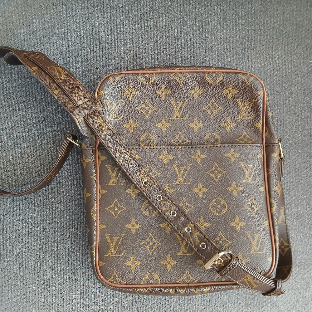 Louis Vuitton Vintage Monogram Crossbody Messenger Bag 100% Authentic